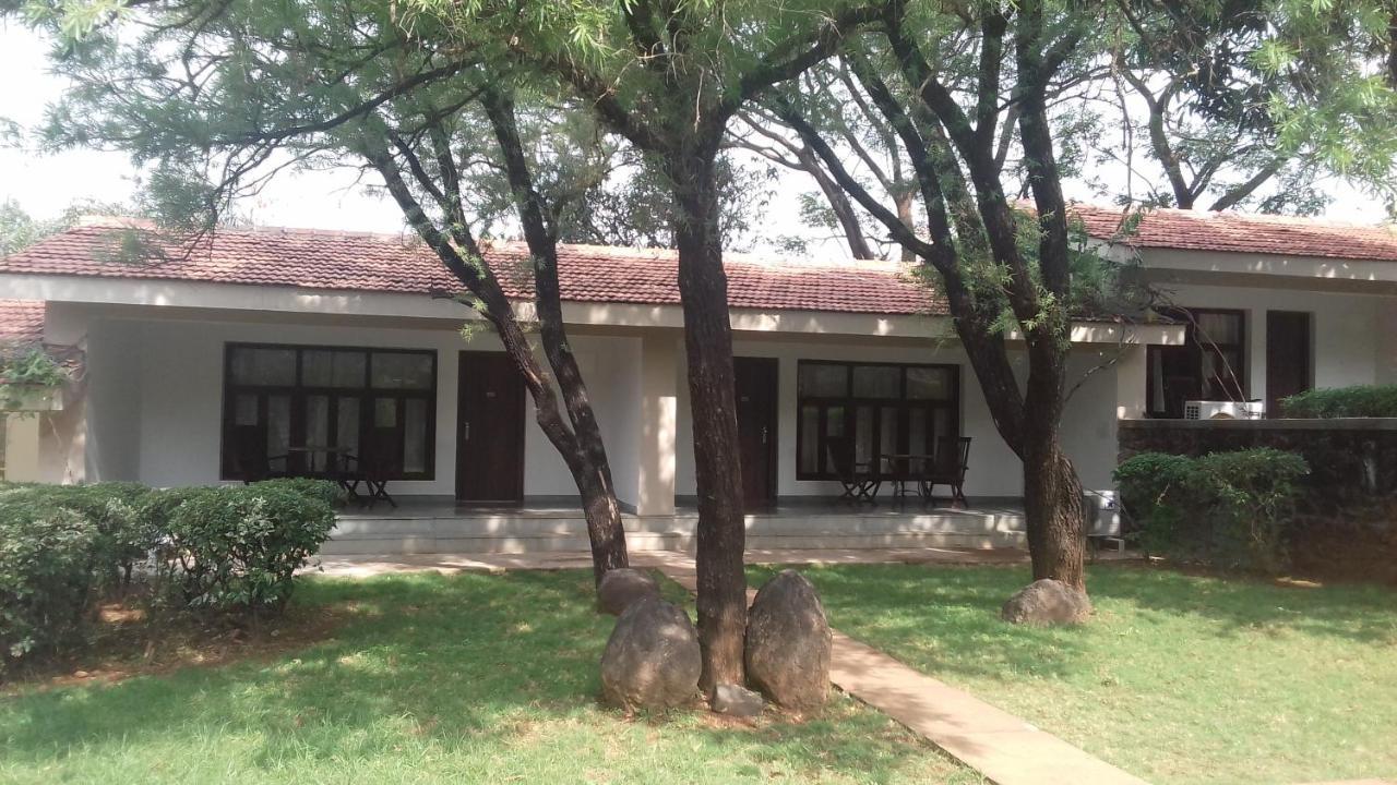 Manas Resort With Petting Zoo, Igatpuri Exterior foto